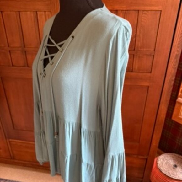 Long Sleeve Babydoll Tiered Top Size Large - Picture 3 of 7